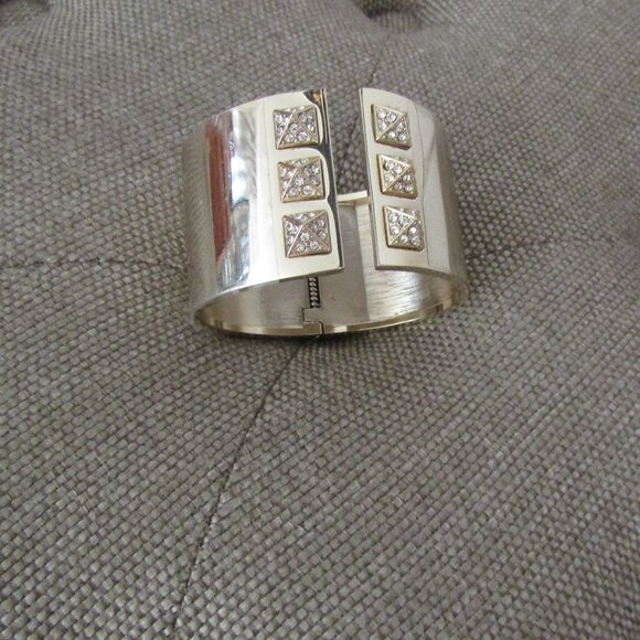 NEW Victoria's Secret Cuff Bracelet Scandalous Gold Rhinestone Spiked - Picture 4 of 5